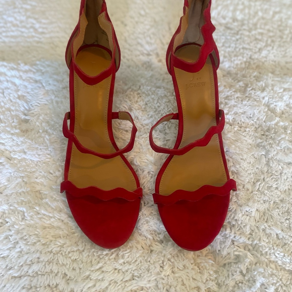 Chic Red Scalloped Heels
